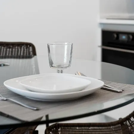 White Ocean By Real Life Concierge Apartment